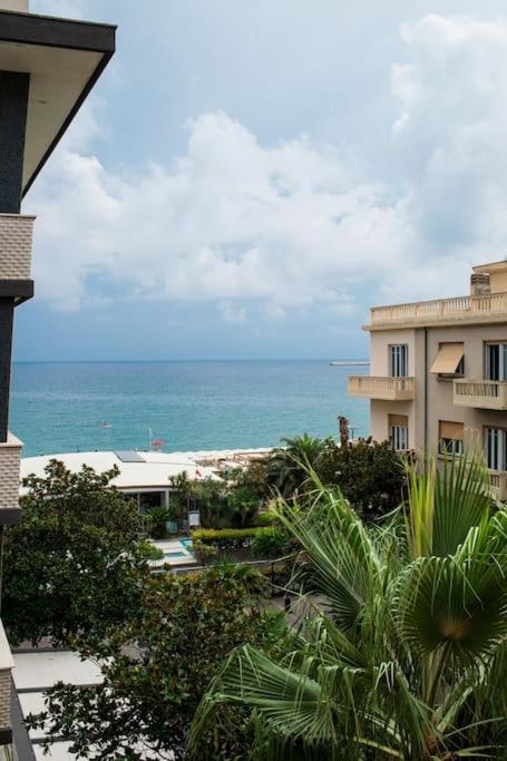 Le Finestre Sul Mare Apartamento Albissola Marina Exterior foto
