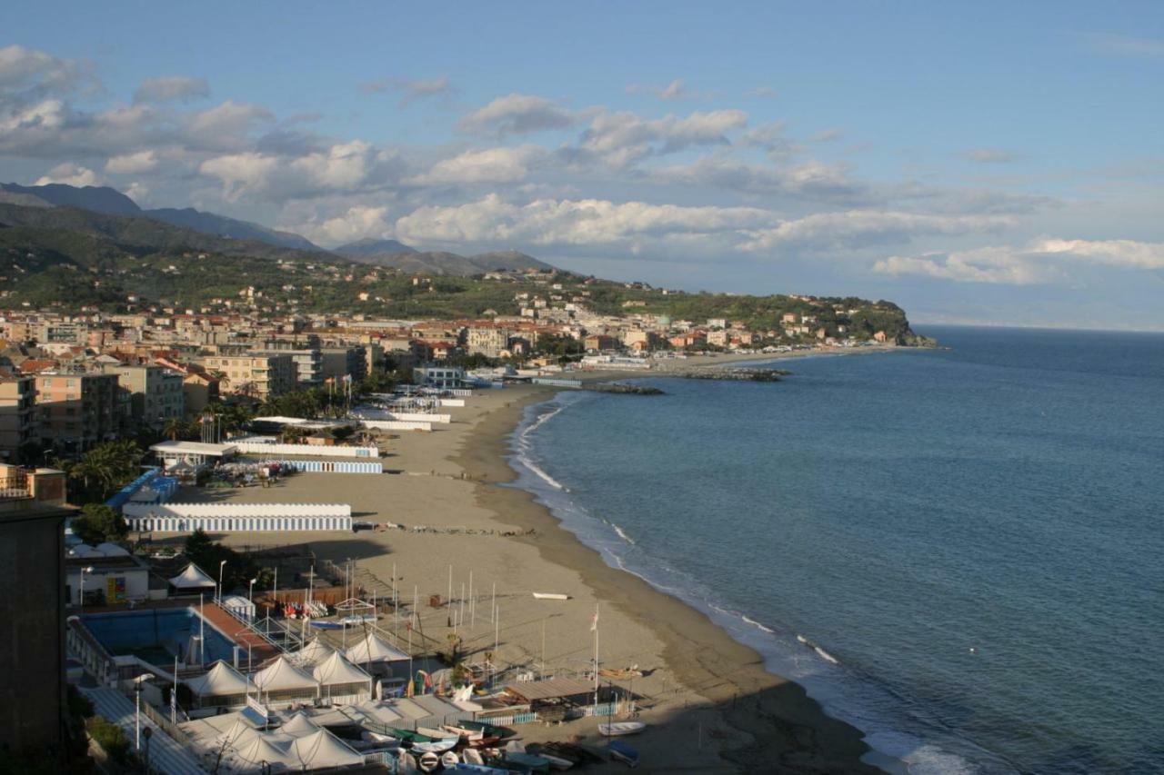 Le Finestre Sul Mare Apartamento Albissola Marina Exterior foto