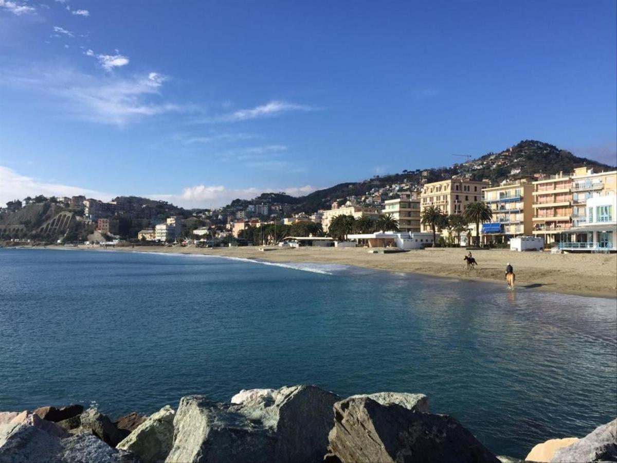 Le Finestre Sul Mare Apartamento Albissola Marina Exterior foto